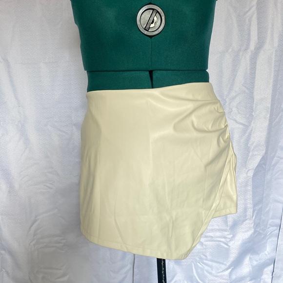 Chic Faux Leather Cream Mini Skort  for Women - Picture 3 of 4